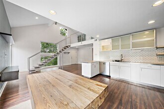 2413 Emancipation Ave in Houston, TX - Building Photo - Building Photo