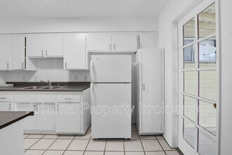 2110 S Granada Dr in Tempe, AZ - Building Photo - Building Photo