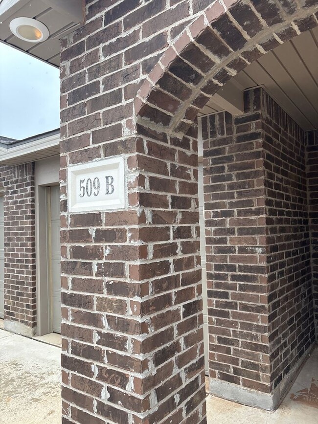 property at 509 E 21st St