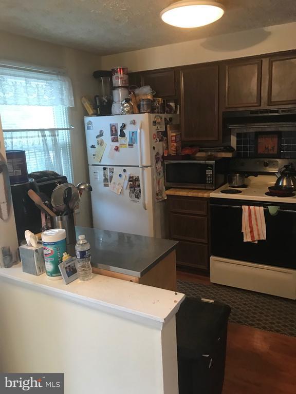 8320 Brookvale Ct in Springfield, VA - Building Photo - Building Photo