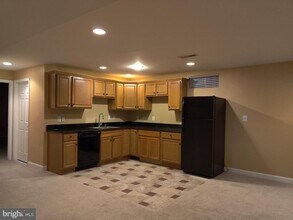 8400 Hessian Hill Ct in Linton Hall, VA - Building Photo - Building Photo