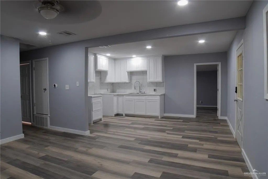 210 E Hurst St in Harlingen, TX - Building Photo