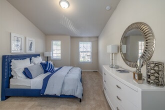 Ravines in Plymouth, MI - Building Photo - Interior Photo