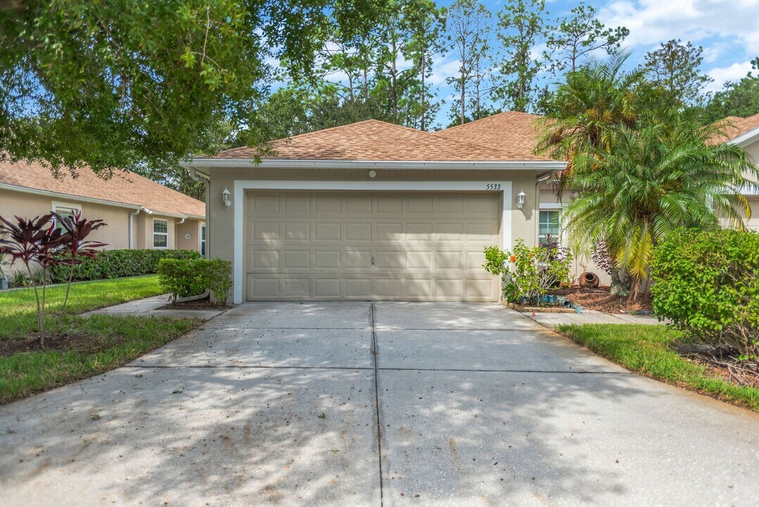 5533 Autumn Shire Dr in Zephyrhills, FL - Building Photo