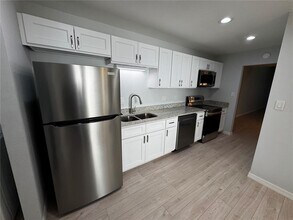 2205 Cypress Cove Dr in Tavares, FL - Building Photo - Building Photo