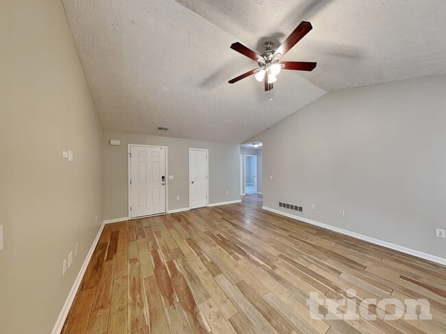 304 Johnny Ln in Dallas, GA - Foto de edificio - Building Photo