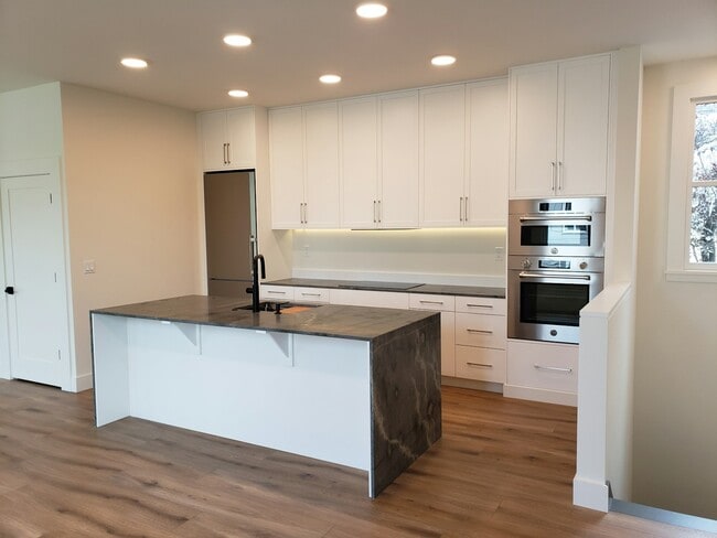 property at 1003 Stanyan St