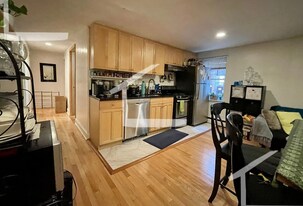 8 Aberdeen St, Unit 2 in Boston, MA - Building Photo