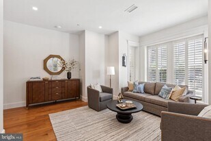 1641 R St NW in Washington, DC - Building Photo