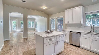 711 House Creek Dr in Leander, TX - Building Photo - Building Photo