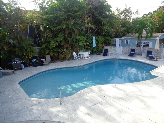 57 NE 24th St, Unit 61 in Wilton Manors, FL - Building Photo - Building Photo