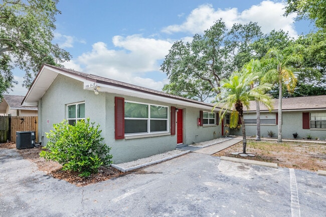 1506 Leo Ln E in Clearwater, FL - Building Photo - Building Photo