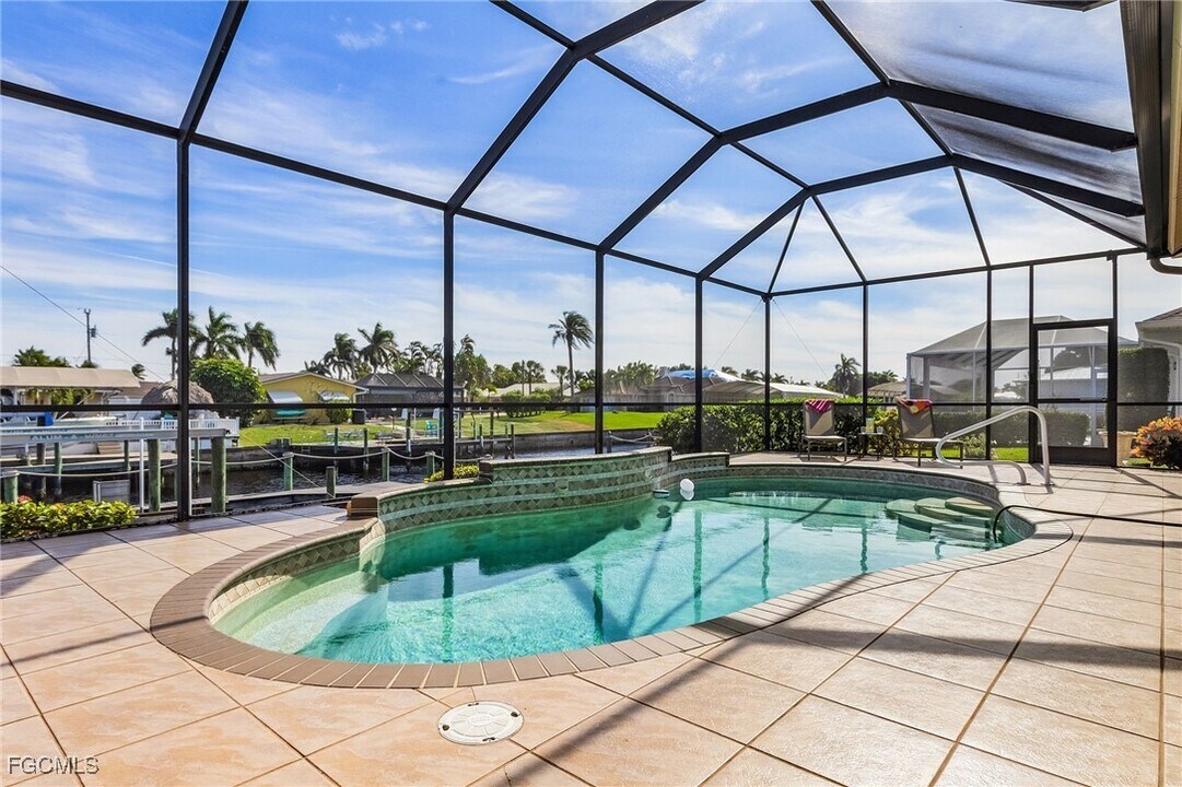 3517 SE 18th Ave in Cape Coral, FL - Building Photo