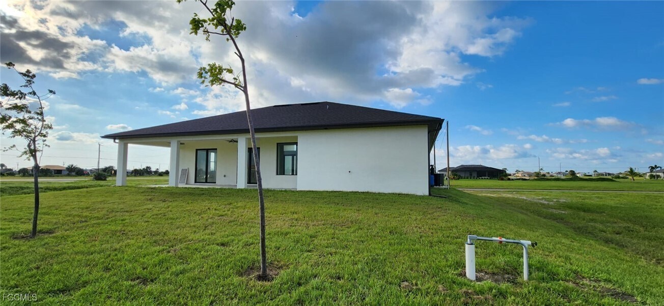 4011 NW 38th Ln in Cape Coral, FL - Building Photo