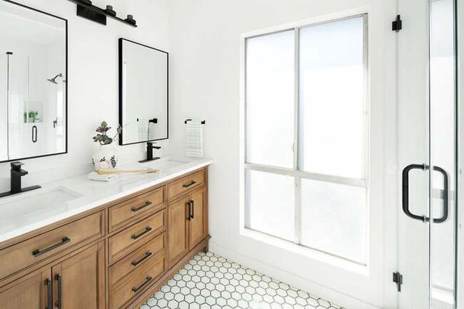 property at 5447 Zelzah Ave