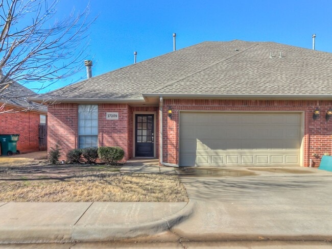17209 Cedar Dr in Edmond, OK - Building Photo - Building Photo