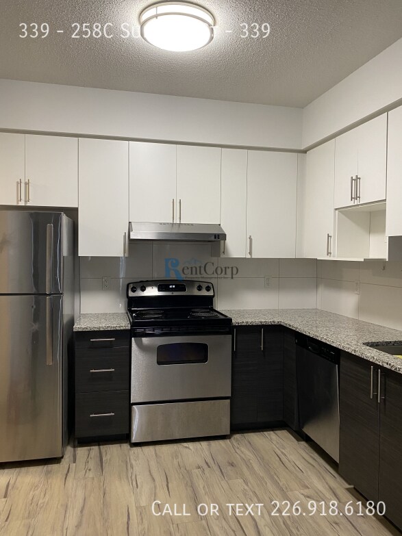 258C-258C Sunview St in Waterloo, ON - Building Photo - Building Photo