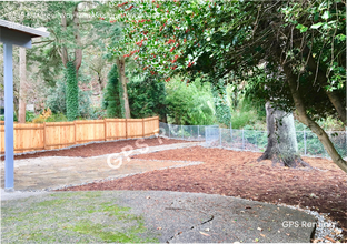 8045 E Mercer Way in Mercer Island, WA - Building Photo - Building Photo