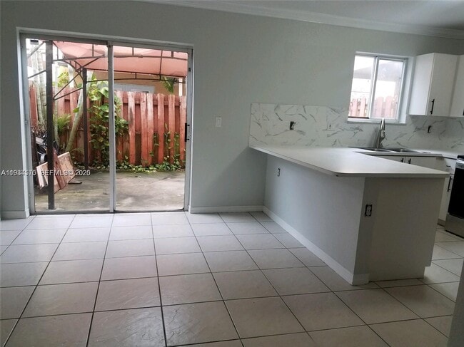 10658 NW 87th Ct in Hialeah Gardens, FL - Building Photo - Building Photo