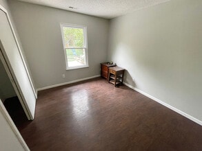 504 Arrowhead Dr in Lawrence, KS - Building Photo - Building Photo