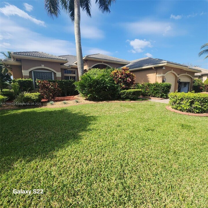15088 SW 34th St in Davie, FL - Building Photo