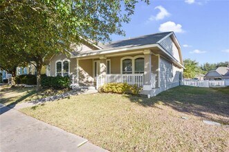 1021 Rawhide Trl in Cedar Park, TX - Foto de edificio - Building Photo