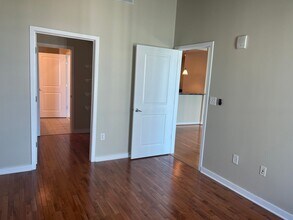 250 Pharr Rd NE in Atlanta, GA - Building Photo - Building Photo