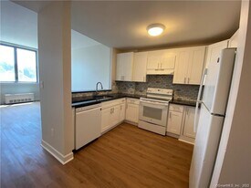 49 Day St in Norwalk, CT - Building Photo