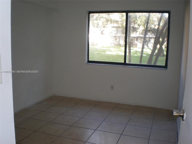 5855 Washington St in Hollywood, FL - Building Photo - Building Photo