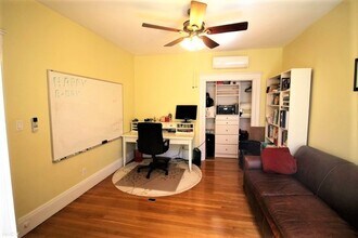 54 Dwight St, Unit 5 in Brookline, MA - Foto de edificio - Building Photo