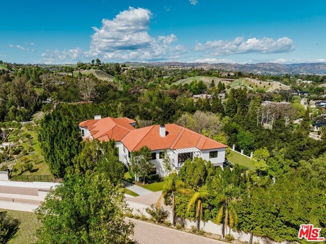 5192 Parkway Calabasas in Calabasas, CA - Building Photo - Building Photo