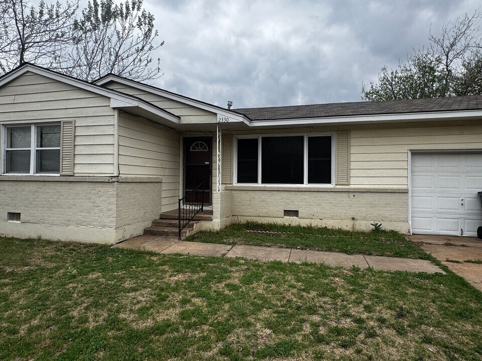 2330 NW 35th St in Lawton, OK - Building Photo
