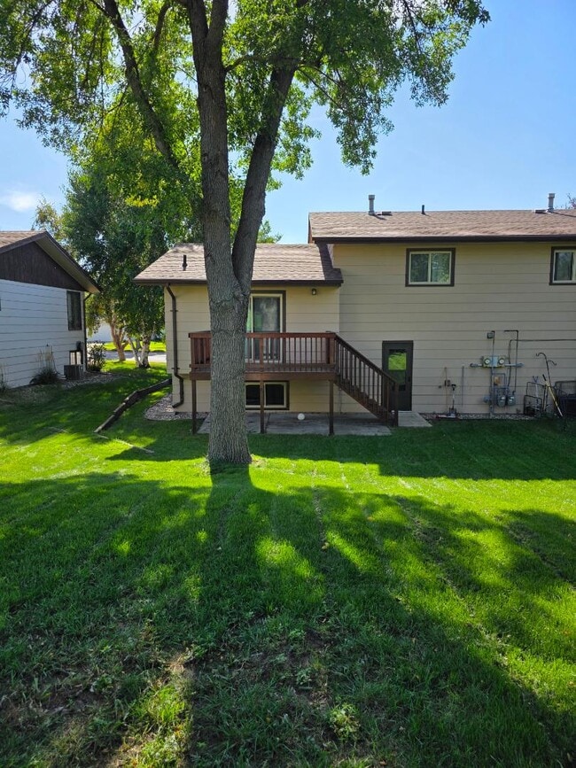 708 W Interstate Ave in Bismarck, ND - Building Photo - Building Photo