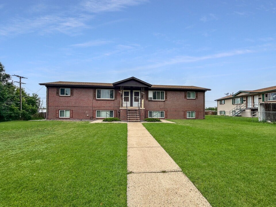 7509 Stuart St in Westminster, CO - Foto de edificio