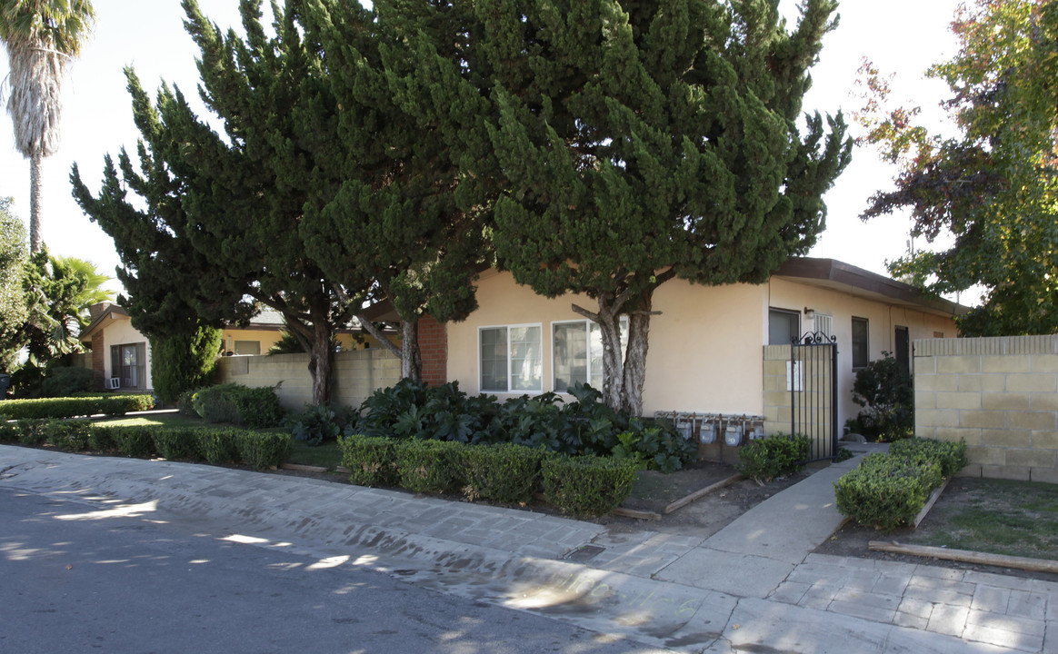 1100-1114 E 3rd Ave in La Habra, CA - Building Photo