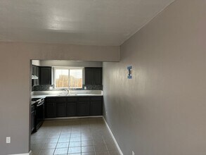 322 Decatur St in Bakersfield, CA - Building Photo - Building Photo
