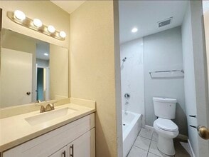 8717 Victorian Village Dr in Houston, TX - Building Photo - Building Photo