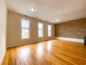 Fullerton Lofts in Chicago, IL - Building Photo - Building Photo