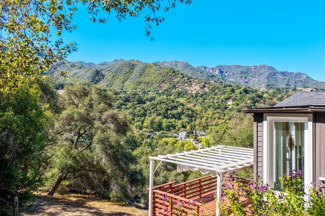 property at 109 Muerdago Rd