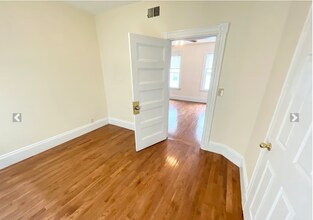 49 Crescent Ave, Unit 2 in Boston, MA - Building Photo - Building Photo
