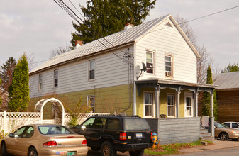 96 Walworth St in Saratoga Springs, NY - Building Photo - Building Photo