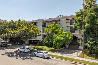 La Mirada Plaza Apartments in Los Angeles, CA - Building Photo - Building Photo