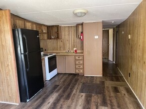 6119 Holy Cross Rd in Loretto, KY - Building Photo - Building Photo