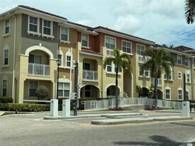 8800 NW 107 Ct in Doral, FL - Building Photo