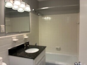 271 Main St in Farmington, CT - Foto de edificio - Building Photo