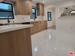 620 N Poinsettia Pl in Los Angeles, CA - Building Photo - Building Photo