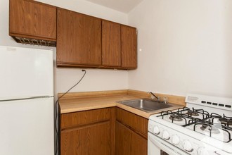 711 W Belmont, Unit 105 in Chicago, IL - Building Photo - Building Photo