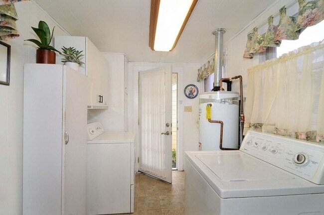 2209 D St in Sacramento, CA - Building Photo - Building Photo