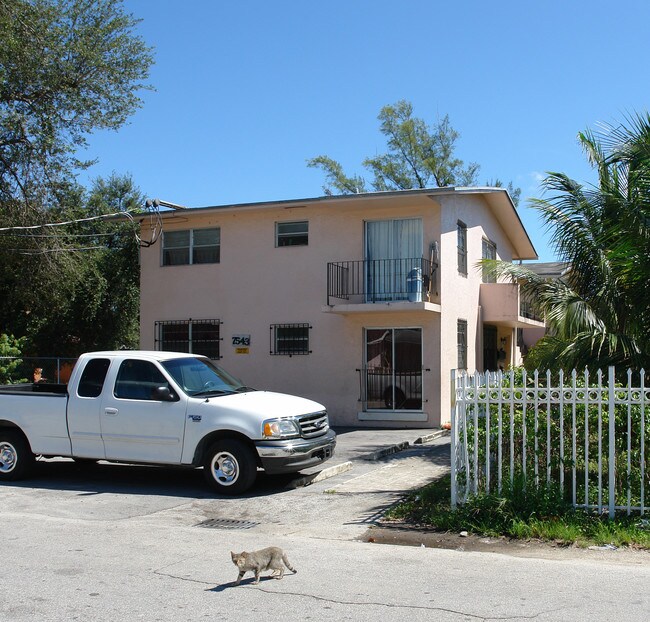 7543 NE Miami Ct in Miami, FL - Foto de edificio - Building Photo