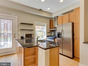 500 M St NW, Unit 3 in Washington, DC - Foto de edificio - Building Photo